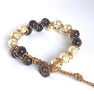 Williamy, Victoria Windsor, Single Wrap Tiger’s Eye and Glass Pearl Bracelet